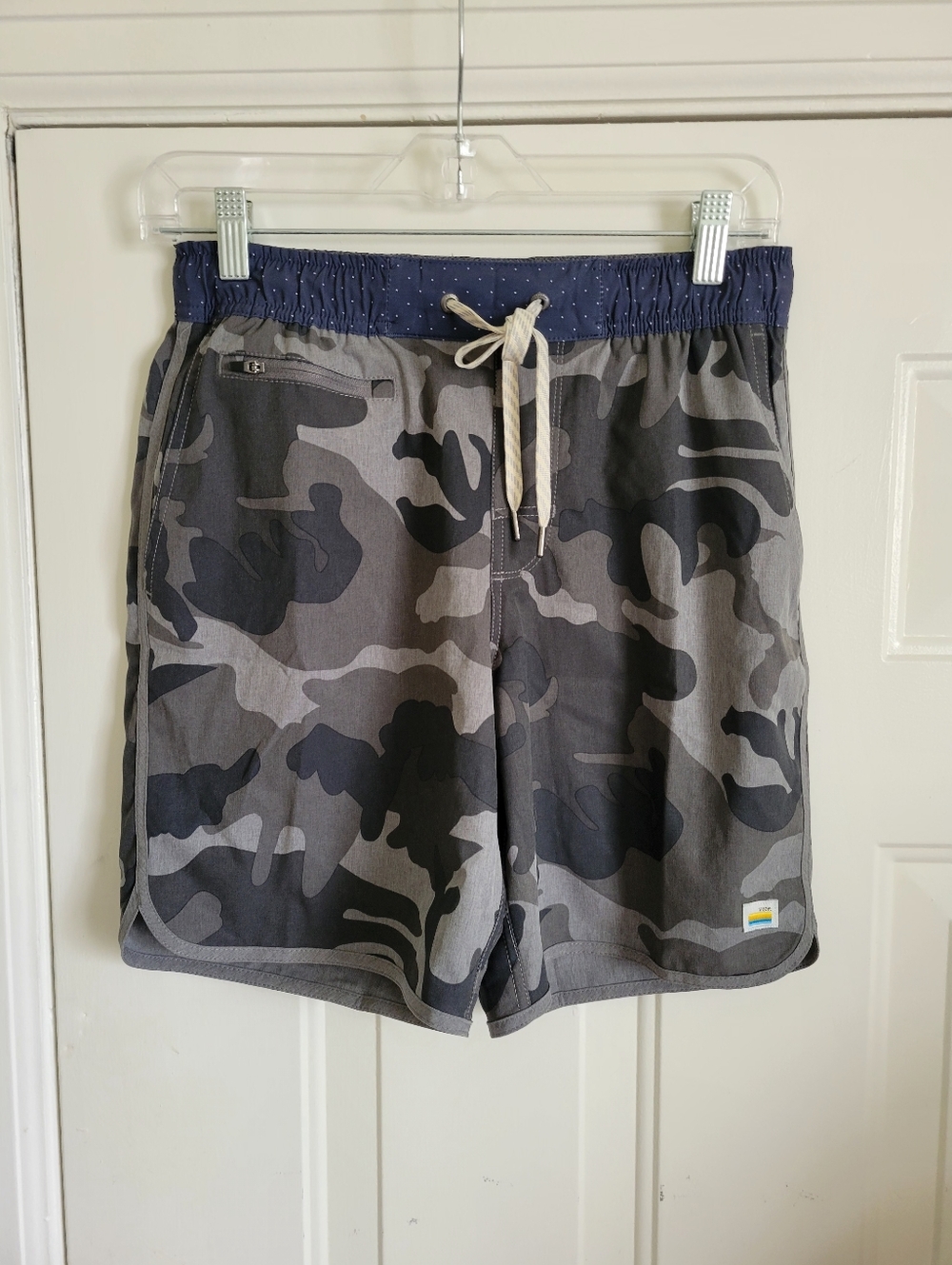 Vuori Gray Camo Running Shorts Mens 6.5 '' Inseam No Lined